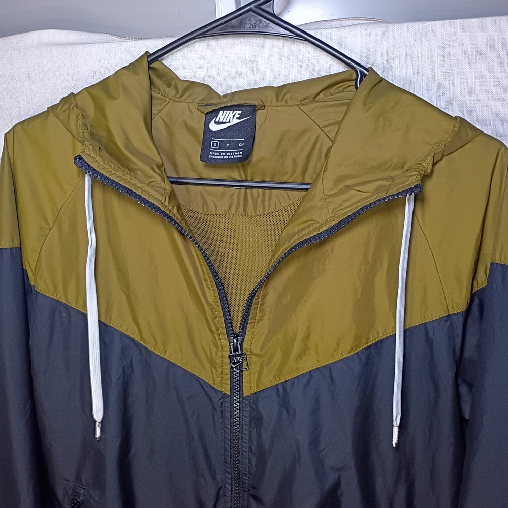 Nike Black and Olive Green Hooded Windbreaker - Picture 3 of 7